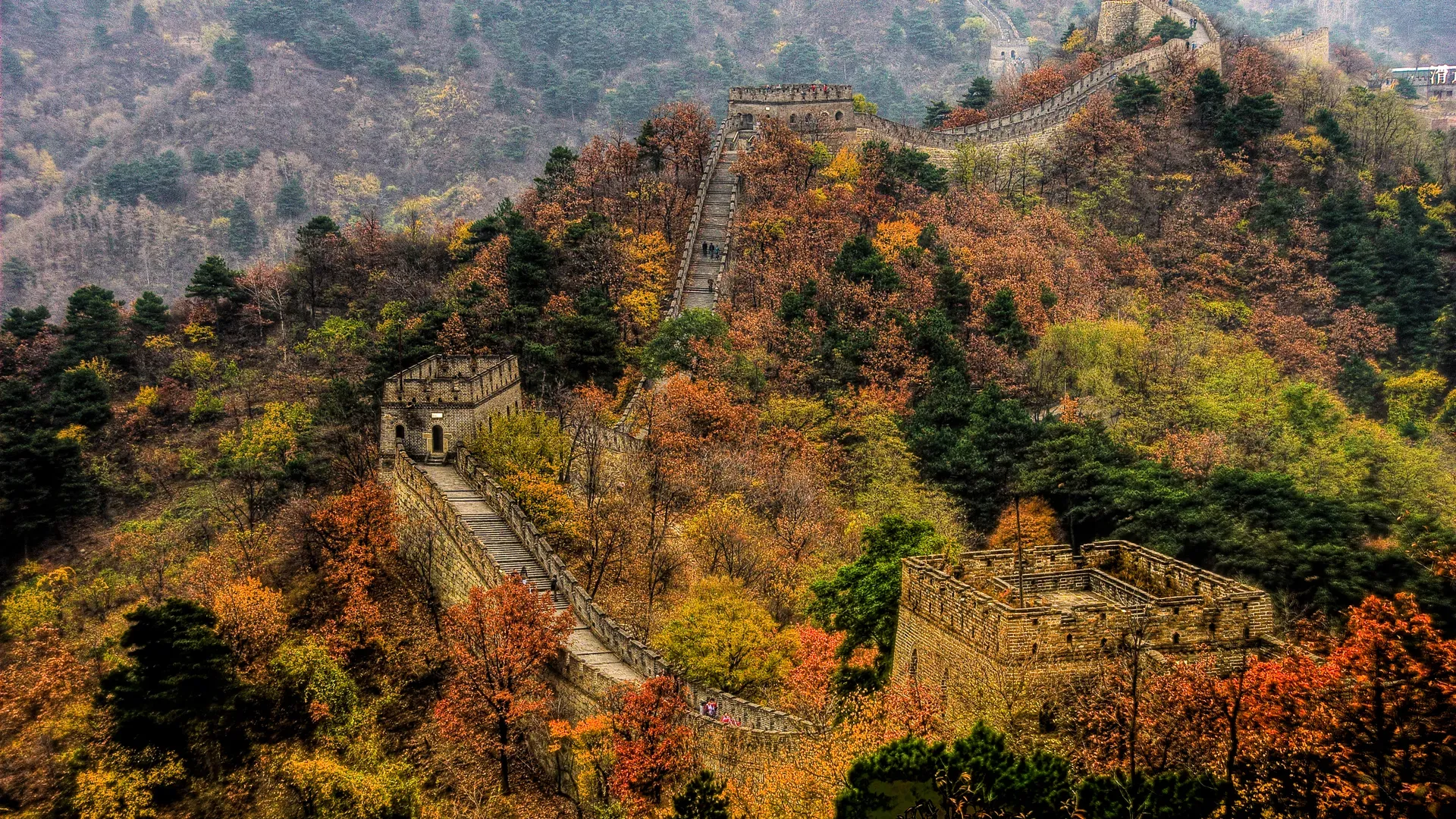 Tramo de la Gran Muralla entre montañas